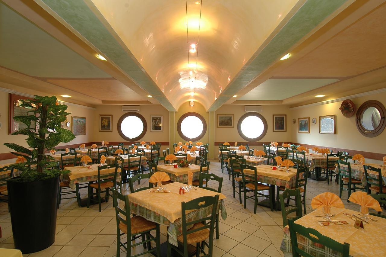 Hotel Ristorante Il Pirata San Vito di Leguzzano Buitenkant foto